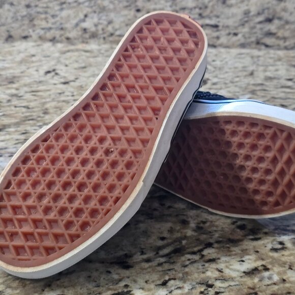 Vans Off the Wall Slip on Black Sneakers Womens Sz 6 - Picture 3 of 6